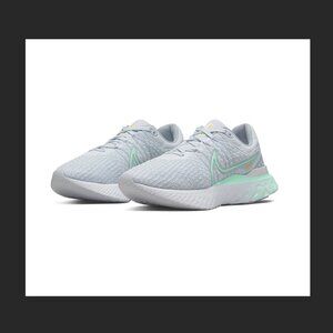 EUC NIKE REACT INFINITY FLYKNIT SHOES--GREY GREEN--WOMENS SIZE 8--WORN ONCE